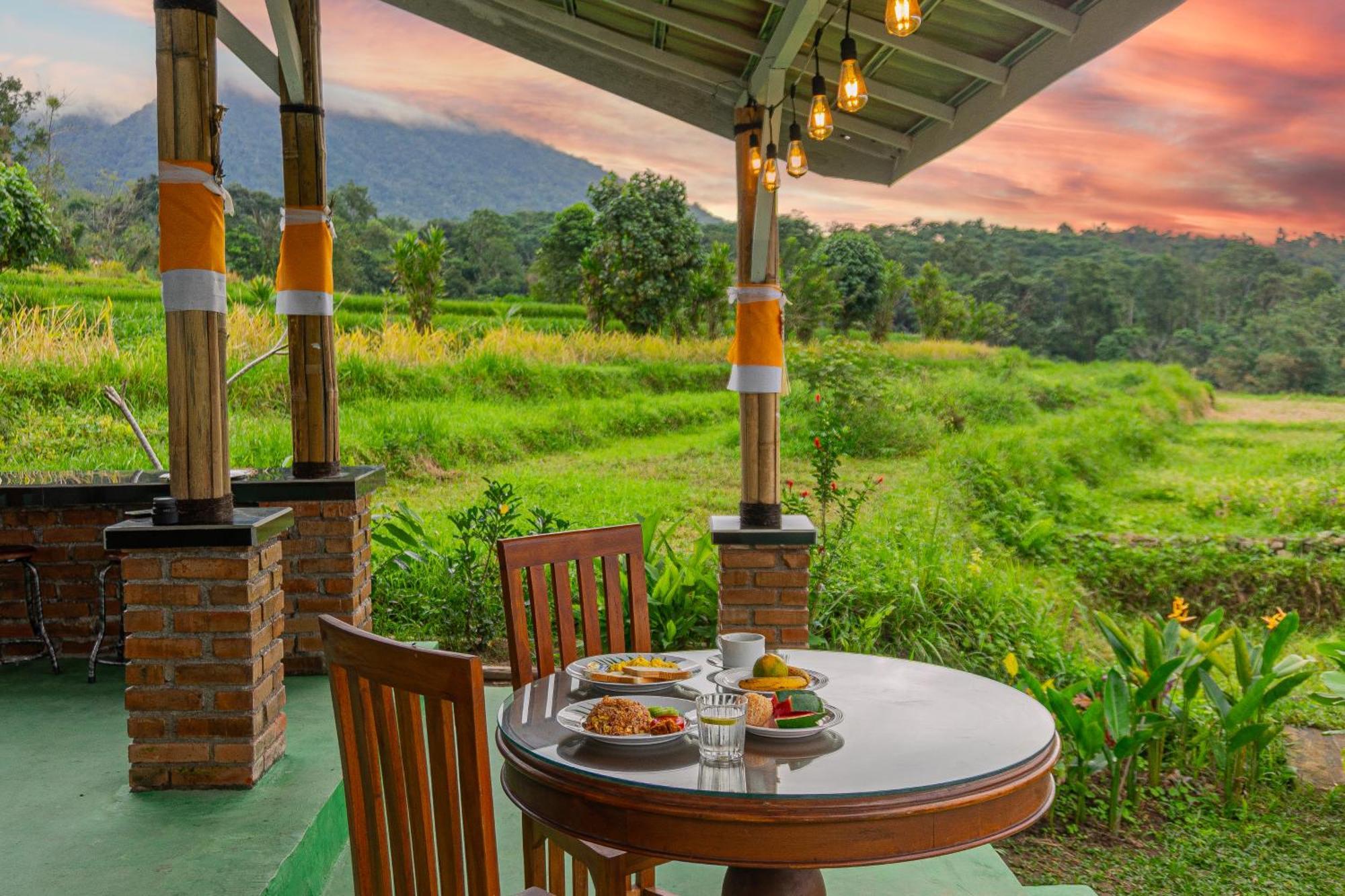 Santya Loka Lodge & Twin Waterfall Jatiluwih Exterior photo